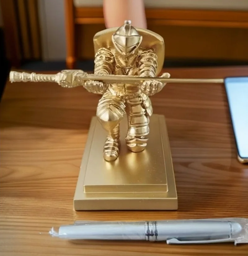 Phone Accessories For Old People - Statua Creativa del Cavaliere in Armatura,