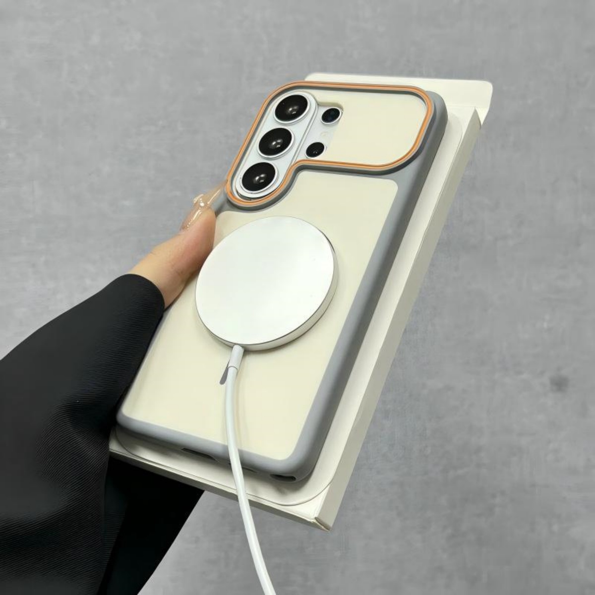 Custodia di Lusso in Silicone  - Magsafe Wireless Charger recensione e prezzo
